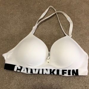 Lightly worn Calvin Klein criss-cross bra! 36C